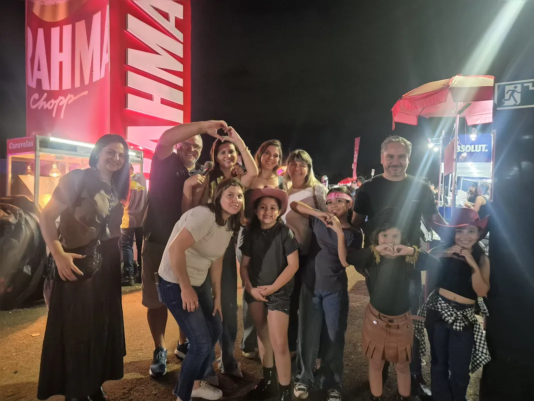 Família de Ibiporã alugou uma Van e veio em caravana ver o show de Ana Castela na ExpoLondrina