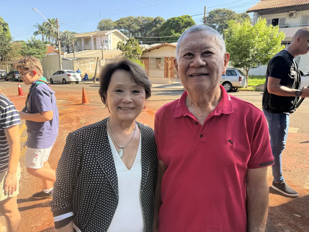 Lídia e Roberto Kanashiro presenciam os problemas do Córrego Água Fresca e ruas no entorno há décadas: 'vamos ver se resolve de vez'