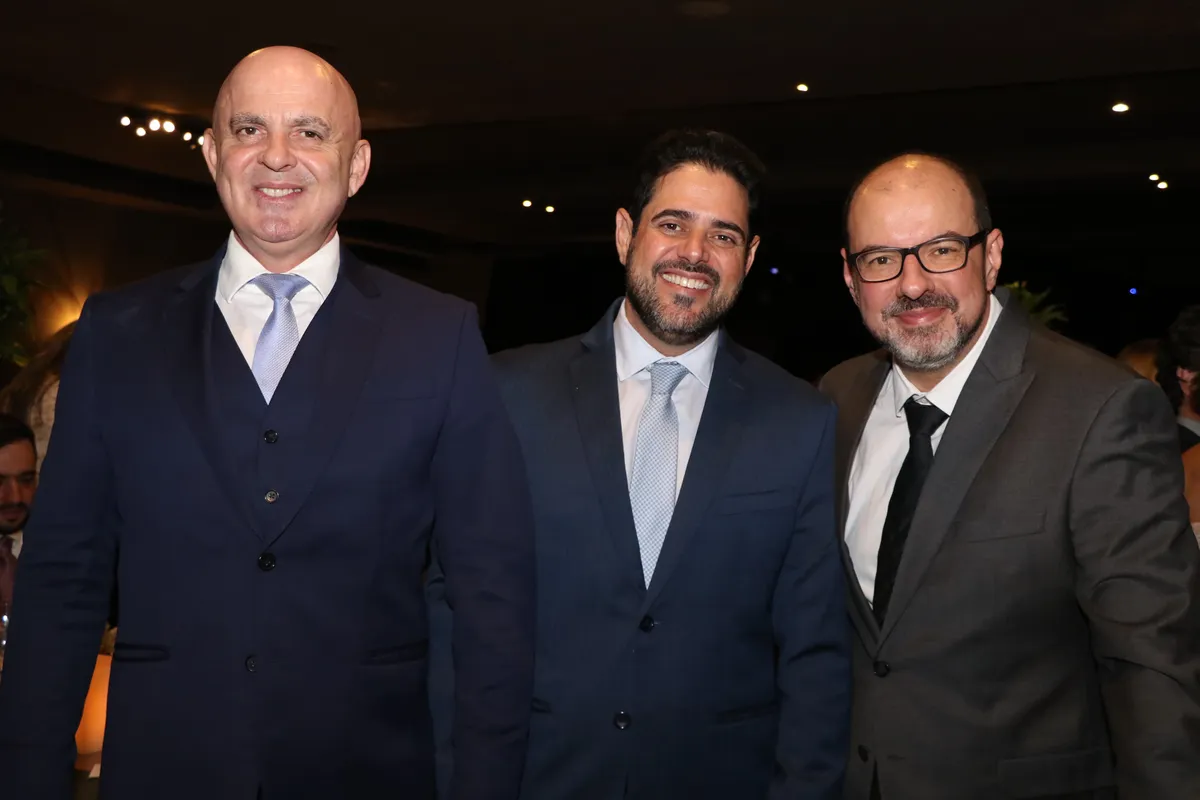 O ex-presidentes da OAB Londrina Elizandro Pellin e Nelson Sahyun e o juiz Gustavo Peccinini