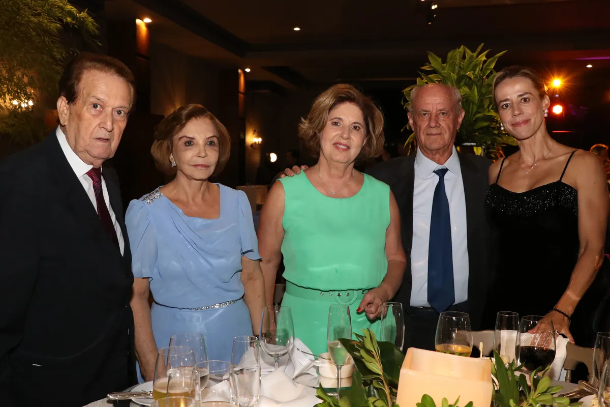 O advogado Moaci Mendes Leite e Roma Santos Leite, o advogado Braulino B Pereira, Rejane Meranca e Nara M. B.Pereira.