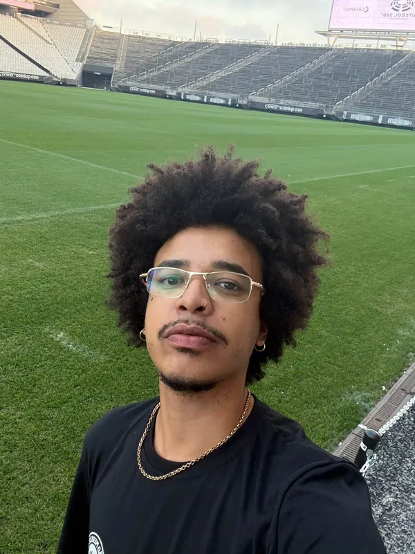 Hector Ferreira vive sozinho no centro de Londrina há quase um ano: "Tem sido um aprendizado"