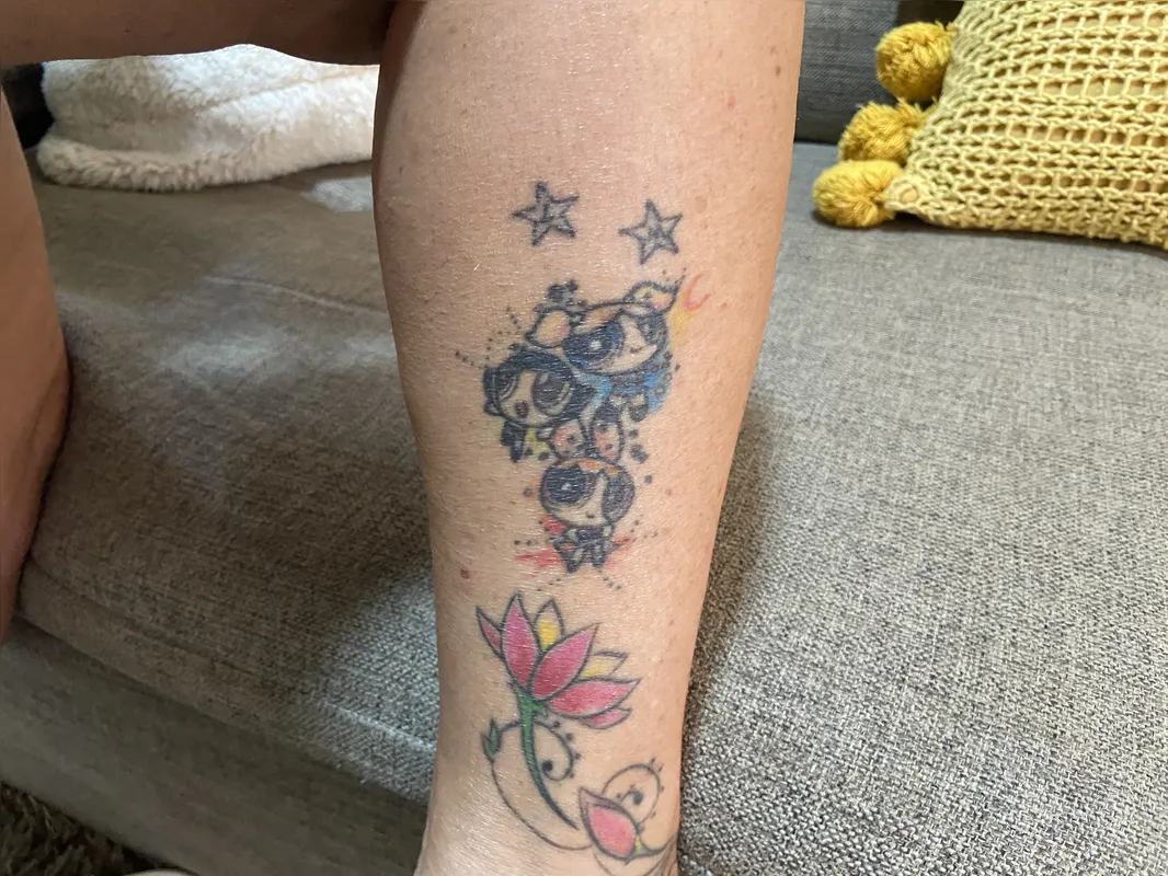 Tatuagem que Eunice fez em homenagem às amigas que se foram e lutaram até o fim