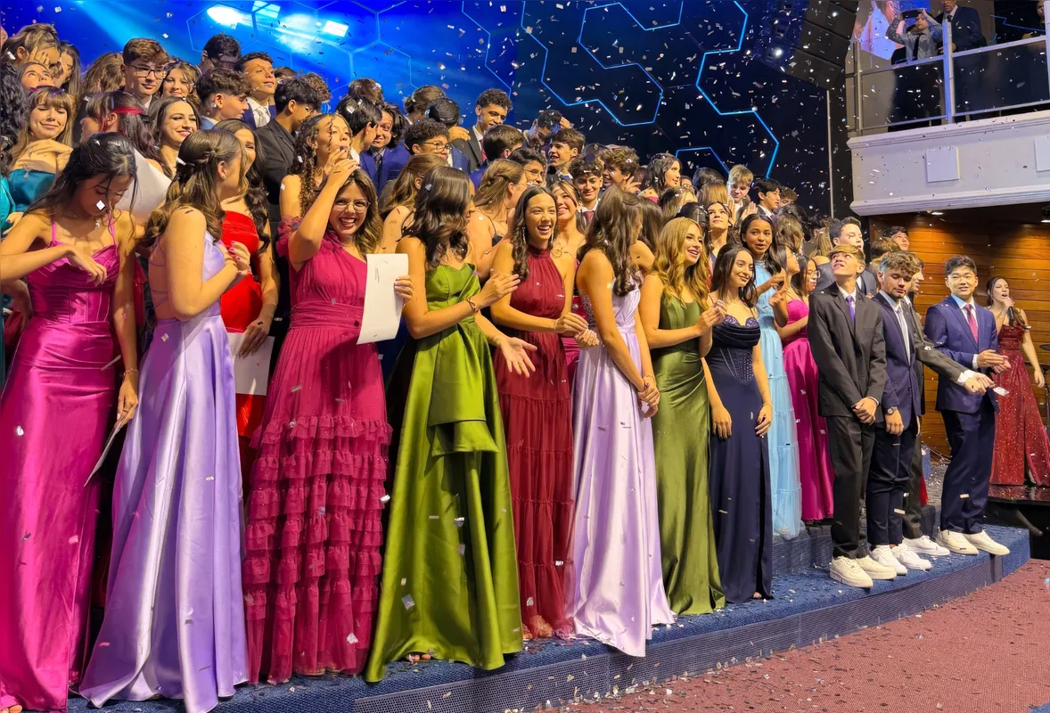 Turma de formandos preparada para fortalecer no ensino médio habilidades , ideias e construção do futuro com suporte do Colégio Londrinense