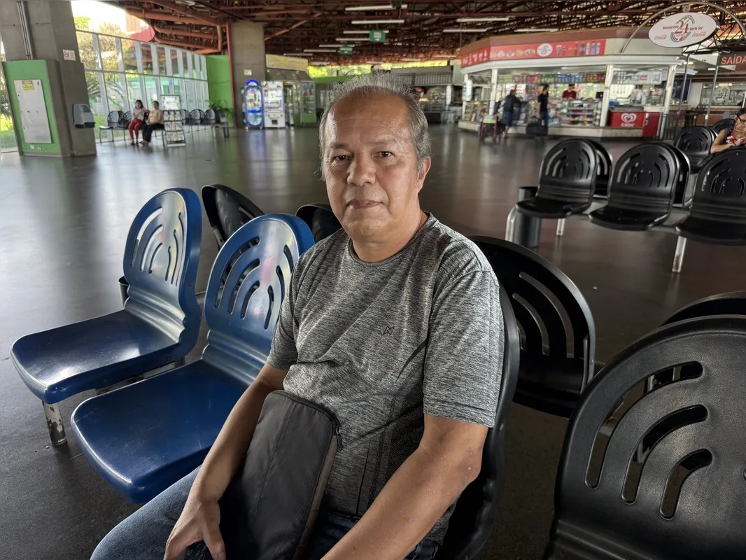 Edvaldo Manoel ouviu a música instrumental do duo enquanto aguardava o horário do ônibus para Arapongas