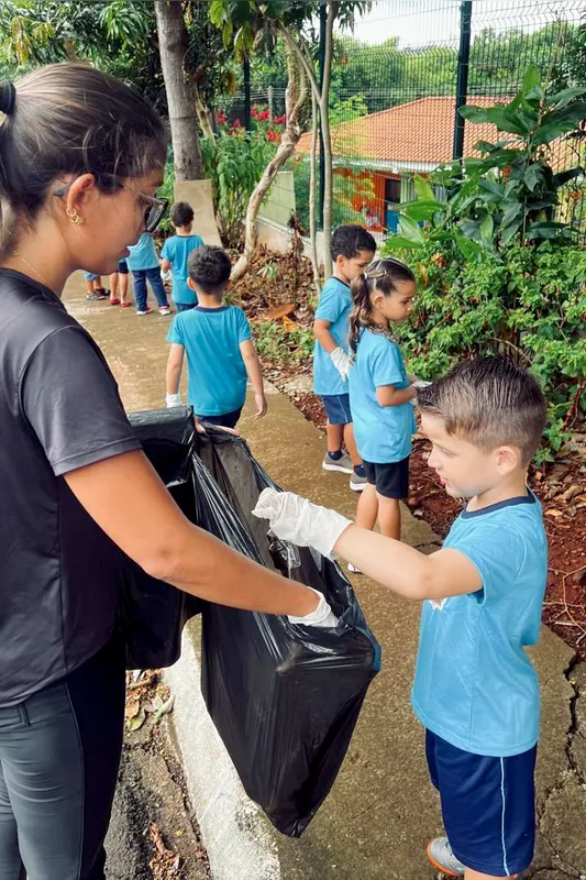 Das escolas para as casas dos alunos, práticas de preservação do meio ambiente e de combate à dengue estão nas redes municipais de Educação, envolvendo mais de uma secretaria