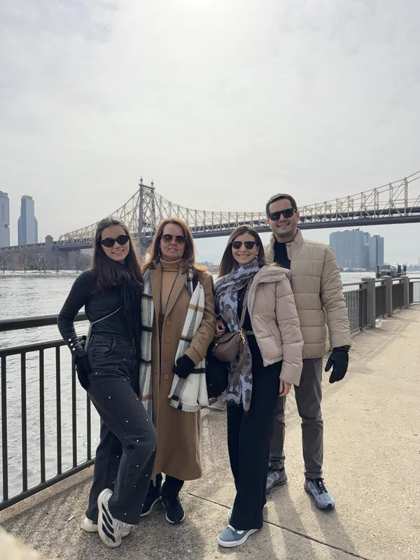 Viviane Maria Gomes Magalhães, Maria Luisa Magalhães Moreira, Leticia Hutul Silva Magalhães, e o médico residente em cardiologia Matheus Henrique de Magalhães Moreira