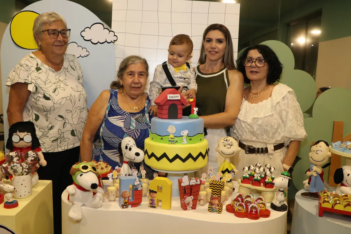 Sueli Vizoni Scafuro, Laura Gomes dos Santos, o aniversariante Davi, Fabiana Scafuro dos Santos e Maria Inês Scafuro