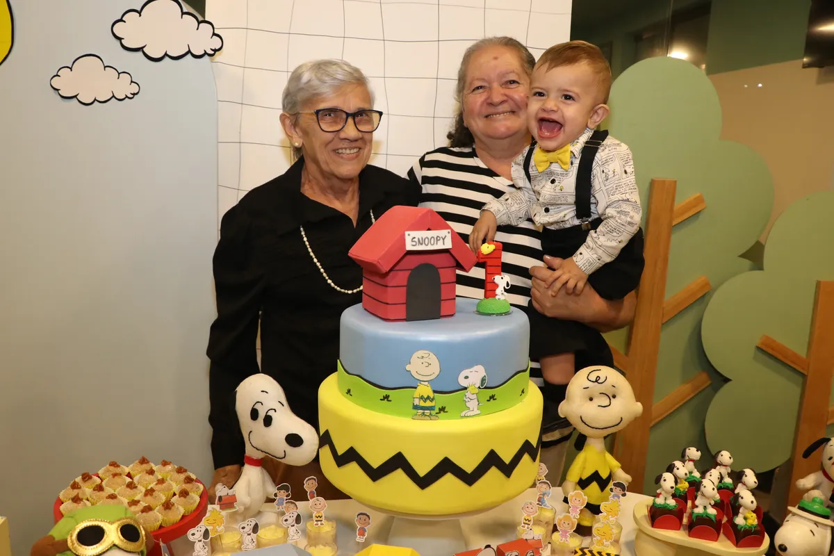 O aniversariante com as avós Maria de Lurdes Barbosa Scafuro e Mariluci de Fátima de Oliveira