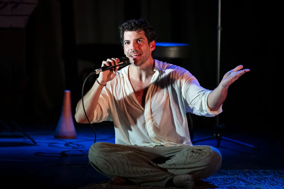 Dude São Thiago: "Meu desejo é trazer o foco de volta para a canção, que é filha de duas mães: a música e a poesia"