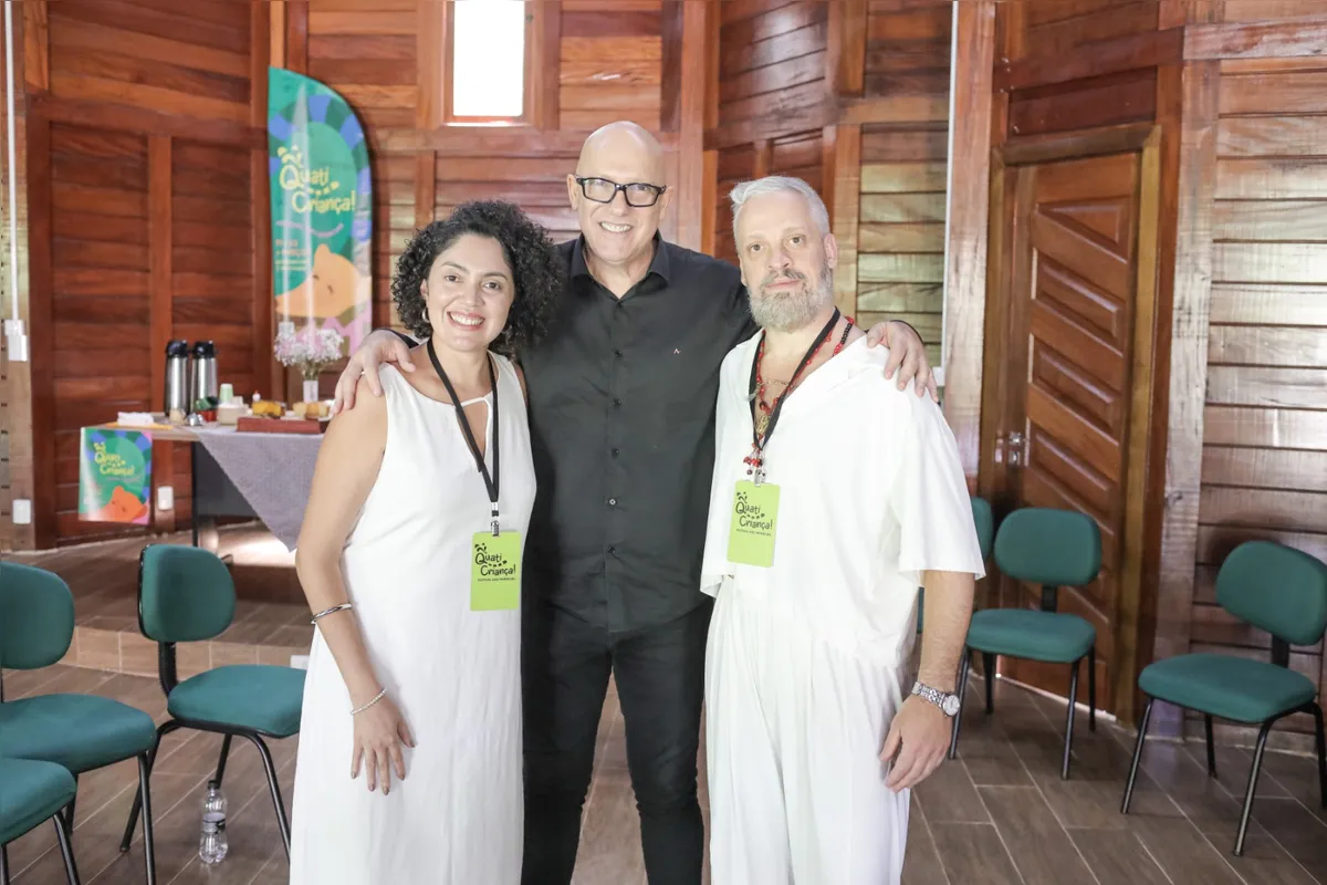 Carin Louro e Álvaro Canholi, diretores do festival, com o secretário de Cultura de Londrina Marcão Kareca