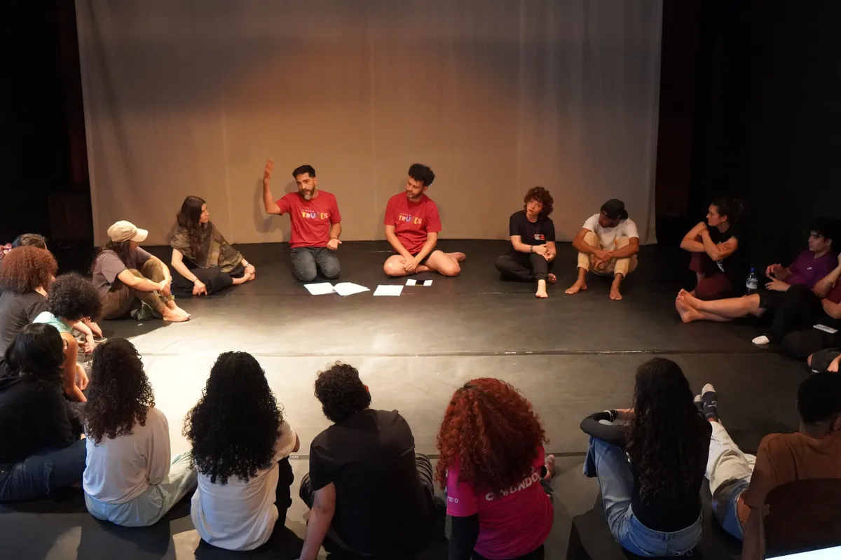“Teatro para crianças e jovens: princípios e práticas”, primeira oficina gratuita, ministrada por Ronan Vaz  (Uberlândia - MG) acontece no dia 16 de março
