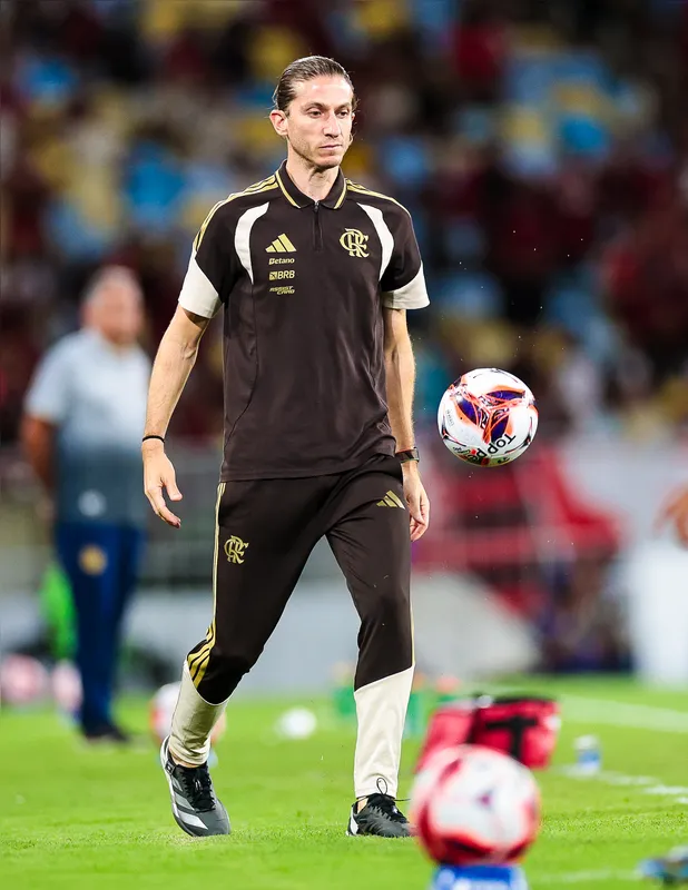 Nem o ótimo desempenho à frente do time segurou Filipe Luís no Flamengo: treinador teve aproveitamento de quase 70% e levantou cinco títulos para o Rubro-negro