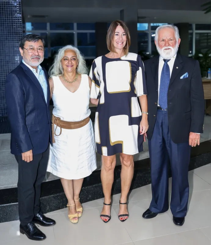 Dr Clovis Kuwahara, a provedora Maria Josefa Santos, a superintendente Ana Paula Cantelmo Luz e Otávio Scandelae, integrante da Mesa Administrativa