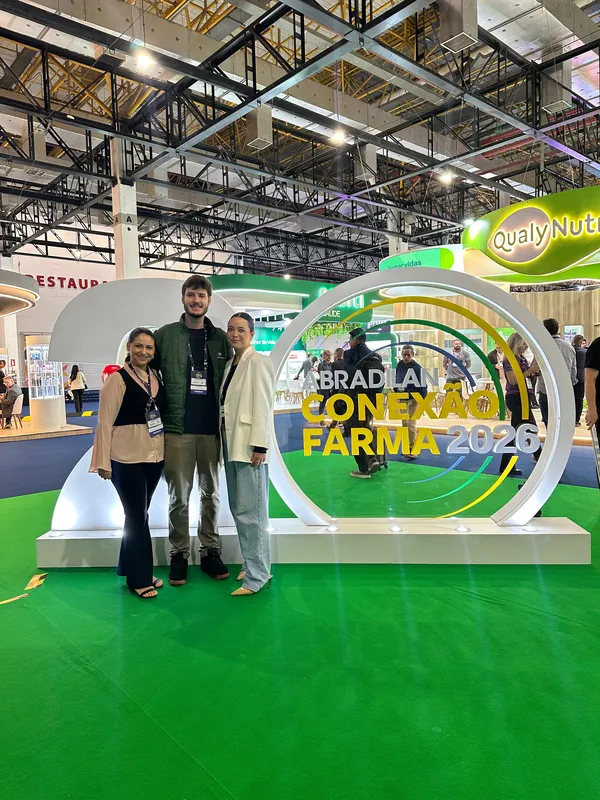 Carla Caldi, Diogo Chagas e Camila Hirata.