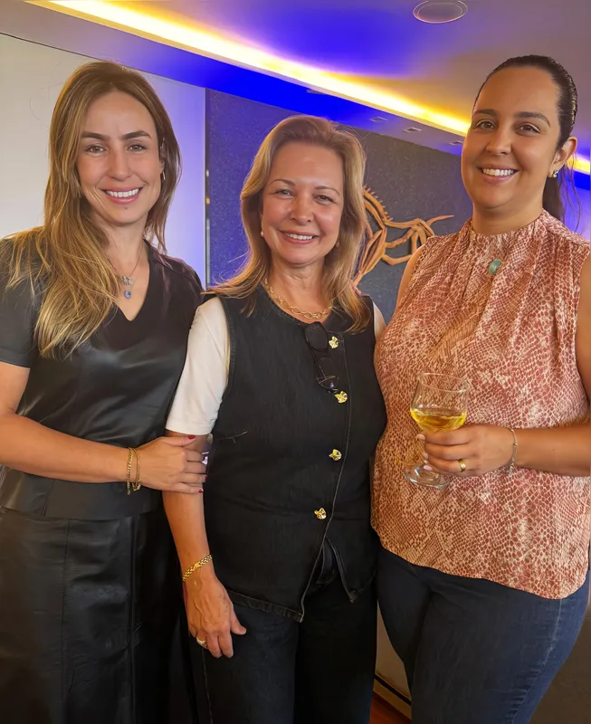 Denise Romanelli entre a nora Rayssa e a filha Natália