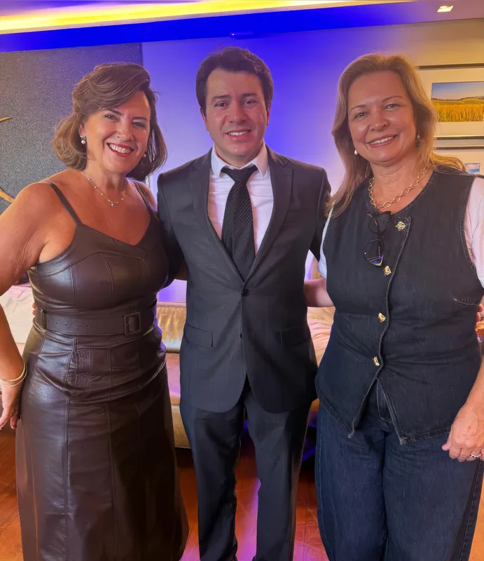 O cirurgião José Junqueira entre a presidente do grupo Pro-Vida, Silvana Kantor, e a vice, Denise Romanelli
