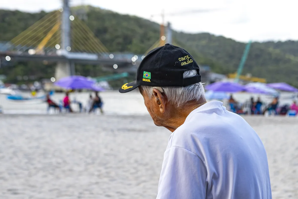 Seu Janjão vê a construção da Ponte de Guaratuba como progresso da região que conhece há mais de 60 anos