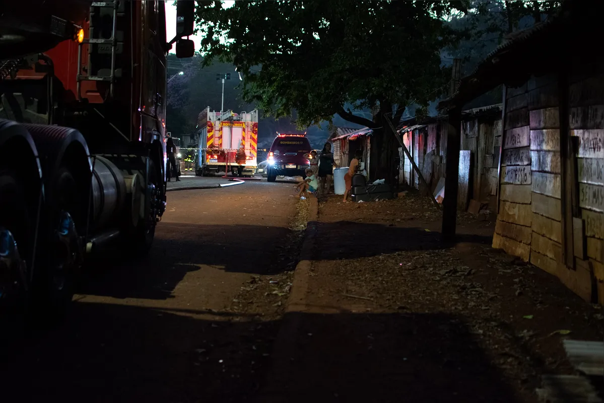 Imagem ilustrativa da imagem Incêndio destrói barracos em ocupação indígena em Londrina