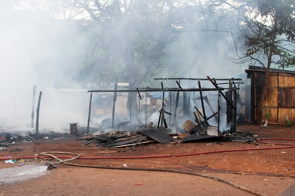Imagem ilustrativa da imagem Incêndio destrói barracos em ocupação indígena em Londrina