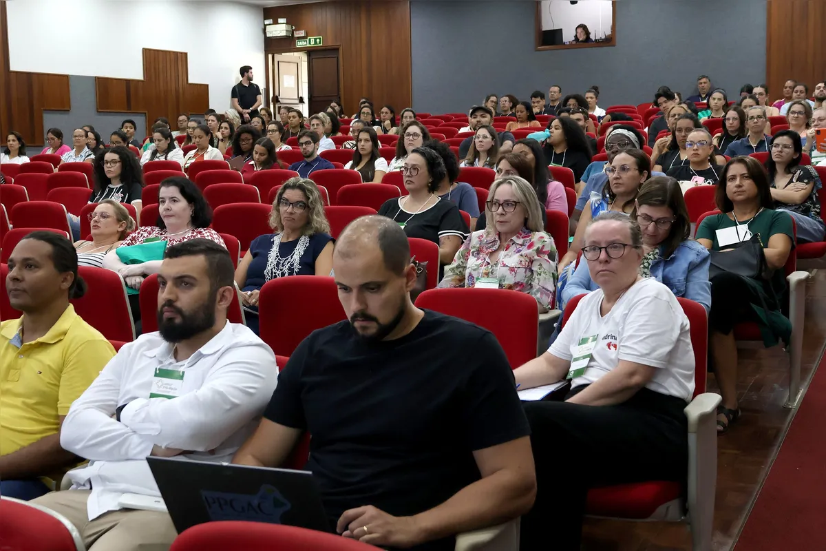 Na primeira etapa do projeto, foram selecionados 90 profissionais, que irão atuar inicialmente em sete escolas municipais