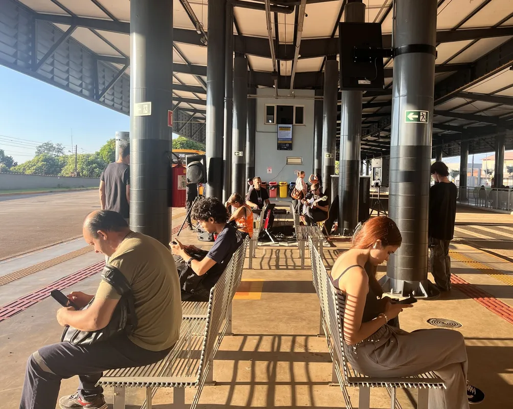 Imagem ilustrativa da imagem Instrumental Urbano leva música ao Terminal Rodoviário