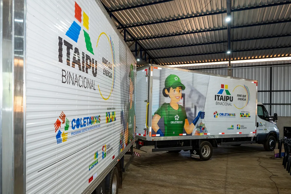 Caminhões da coleta seletiva financiados pela Itaipu