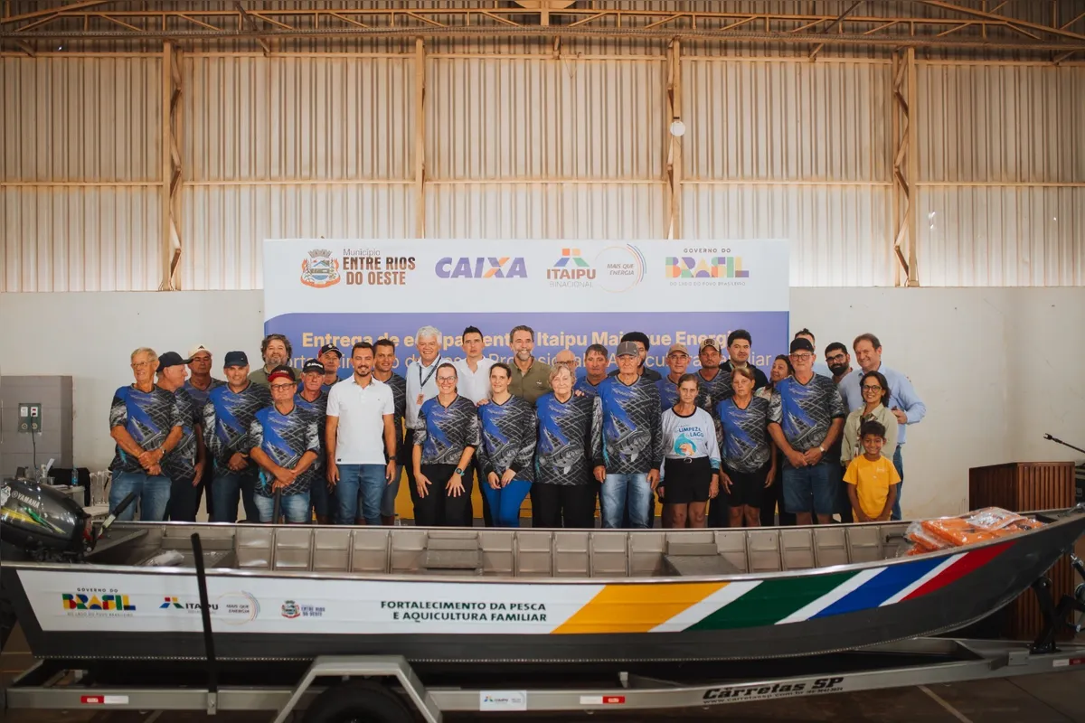 Imagem ilustrativa da imagem Itaipu entrega embarcações para fortalecer a pesca em Entre Rios do Oeste
