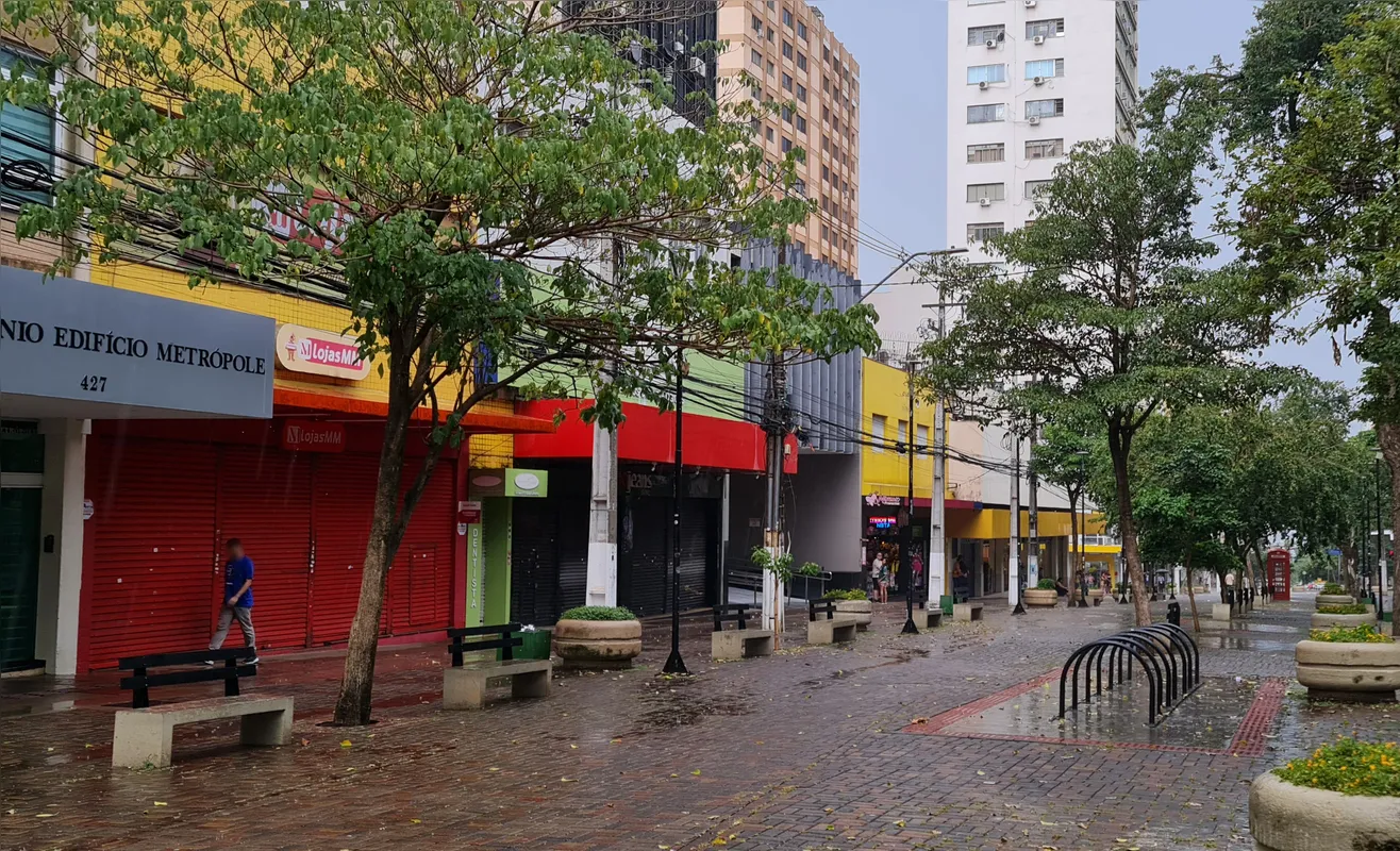 Imagem ilustrativa da imagem Lojas de rua de Londrina têm movimento fraco nesta terça-feira