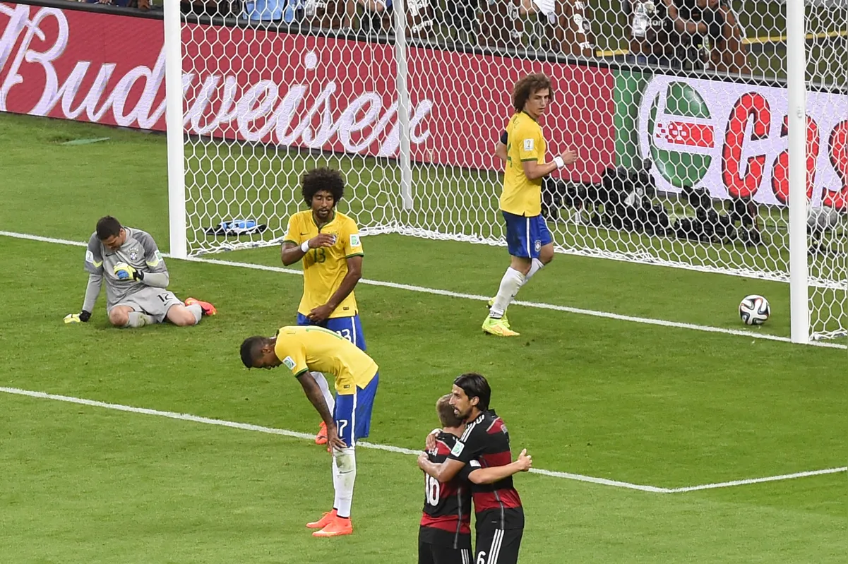 A Seleção sofreu na semifinal a pior derrota de sua história, o fatídico 7 a 1 no Mineirão contra a Alemanha, que posteriormente se sagrou tetracampeã derrotando a Argentina de Lionel Messi com um gol de Mario Götze na prorrogação