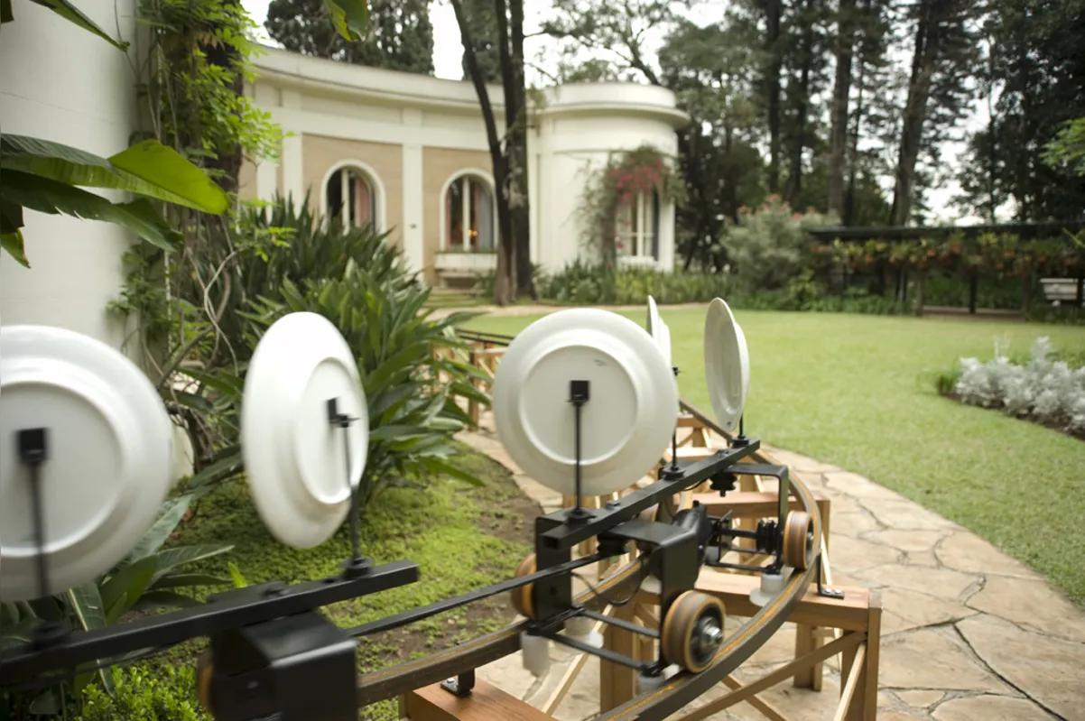 O Serviço das Formigas (2013), do artista João Loureiro