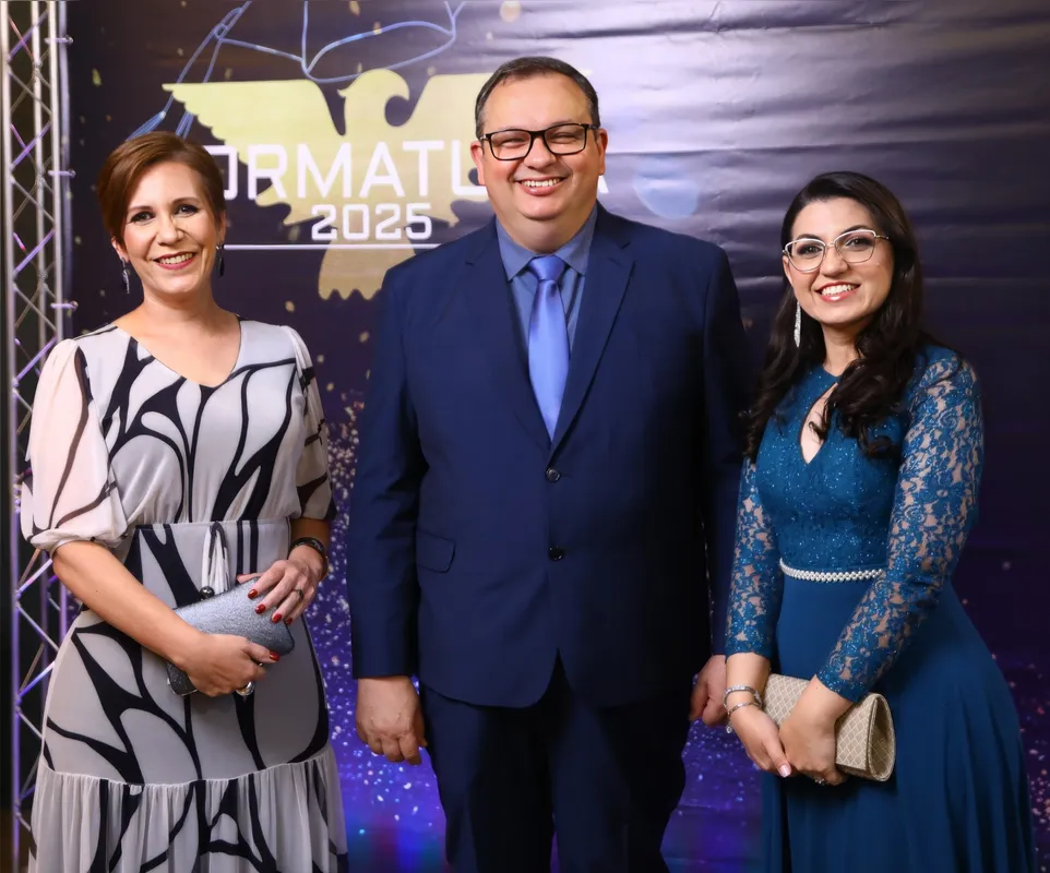 A orientadora educacional Clarissa Andrea Garcia, o diretor educacional Luciano Ferreira Maia e a coordenadora pedagógica Simone Aparecida Prins