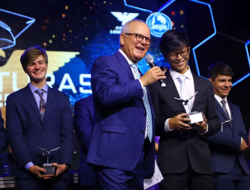 Momento da Águia de Prata, justa homenagem: Caio Malaghini Lorga, Eleazar Ferreira (diretor geral), Lucas Akio Sawasaki Tanaka e Cauã Fonseca Agostini