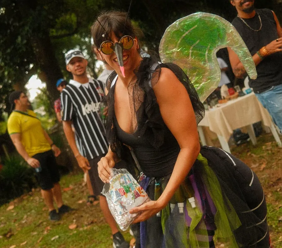Isadora Rara vai brincar o Carnaval vendendo o seu Repelê contra mosquitos e pernilongos: criatividade e um toque de saúde