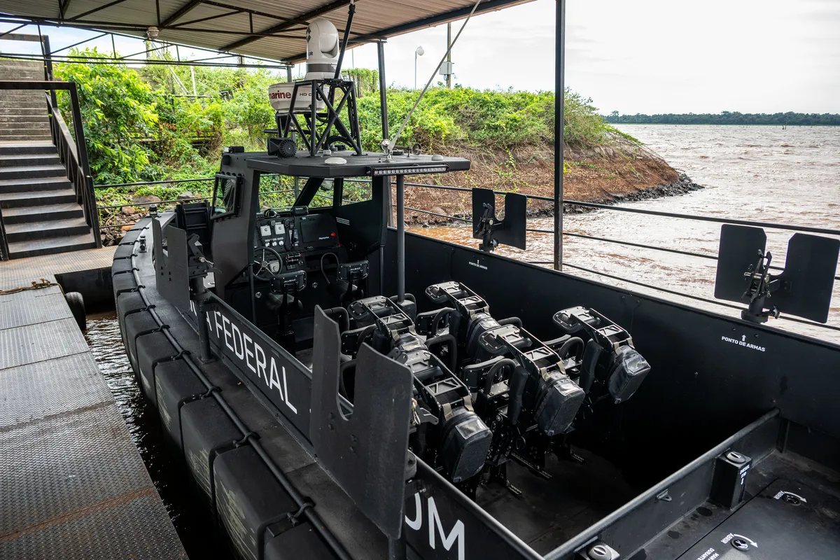 Imagem ilustrativa da imagem Nova lancha blindada da PF reforça a segurança no reservatório de Itaipu