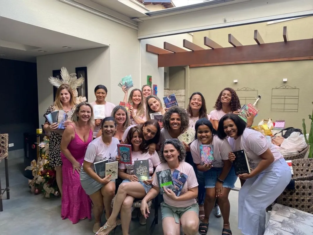 Formado em 2025, o grupo de leitura Café com Livro escolhe os títulos por votação: amizade e amor pela leitura