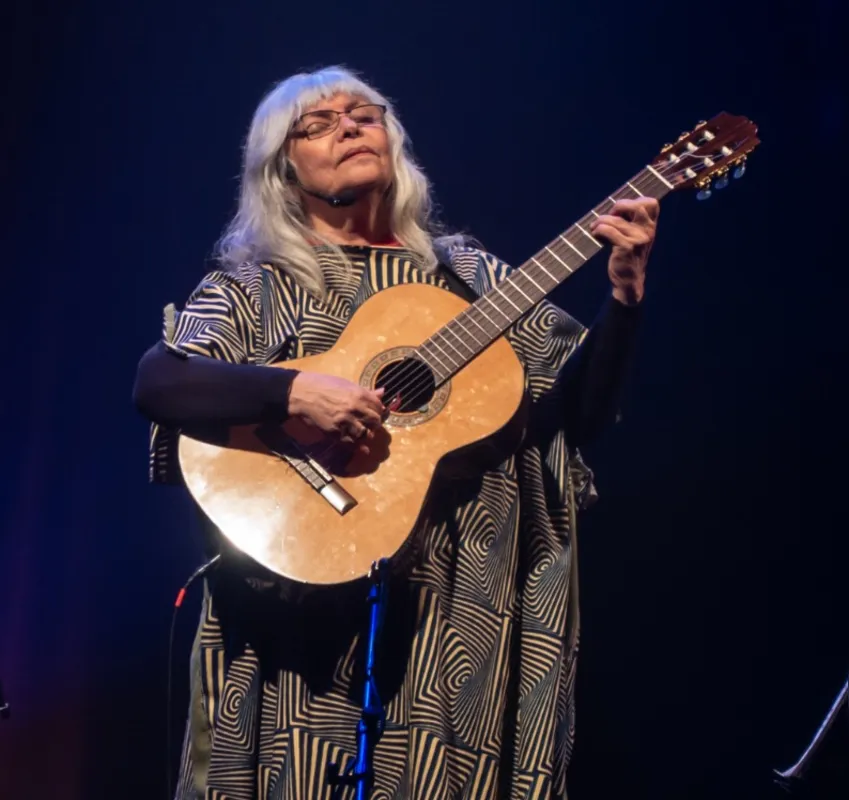 Marlui Miranda, referência na pesquisa da música indígena no Brasil, apresenta “Fala de Bicho Fala de Gente” no domingo (3)