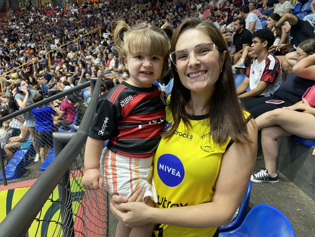 Mãe e filha, Mariana e Ana Luísa, torceram para times diferentes nas semifinais de sexta