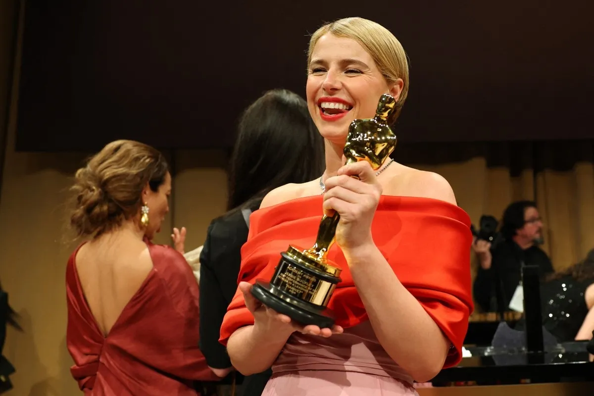 Jessie Buckley com o Oscar de Melhor Atriz por "Hamnet: A Vida Antes de Hamlet": uma conquista incontestável