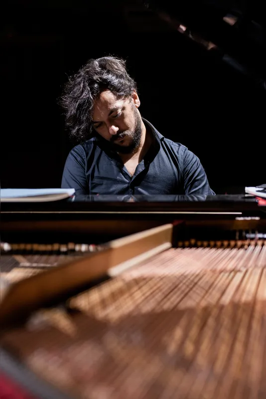 Abertura da temporada 2026 traz como solista o pianista Lucas Thomazinho