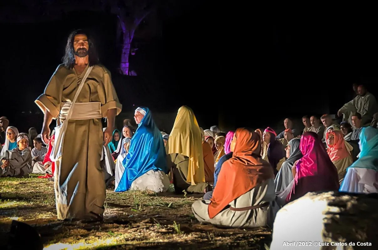 Segundo o diretor do espetáculo, Davi Gonçalves Dias, o contexto político da época de Cristo, do domínio romano na Judeia, é um dos pontos fortes da encenação