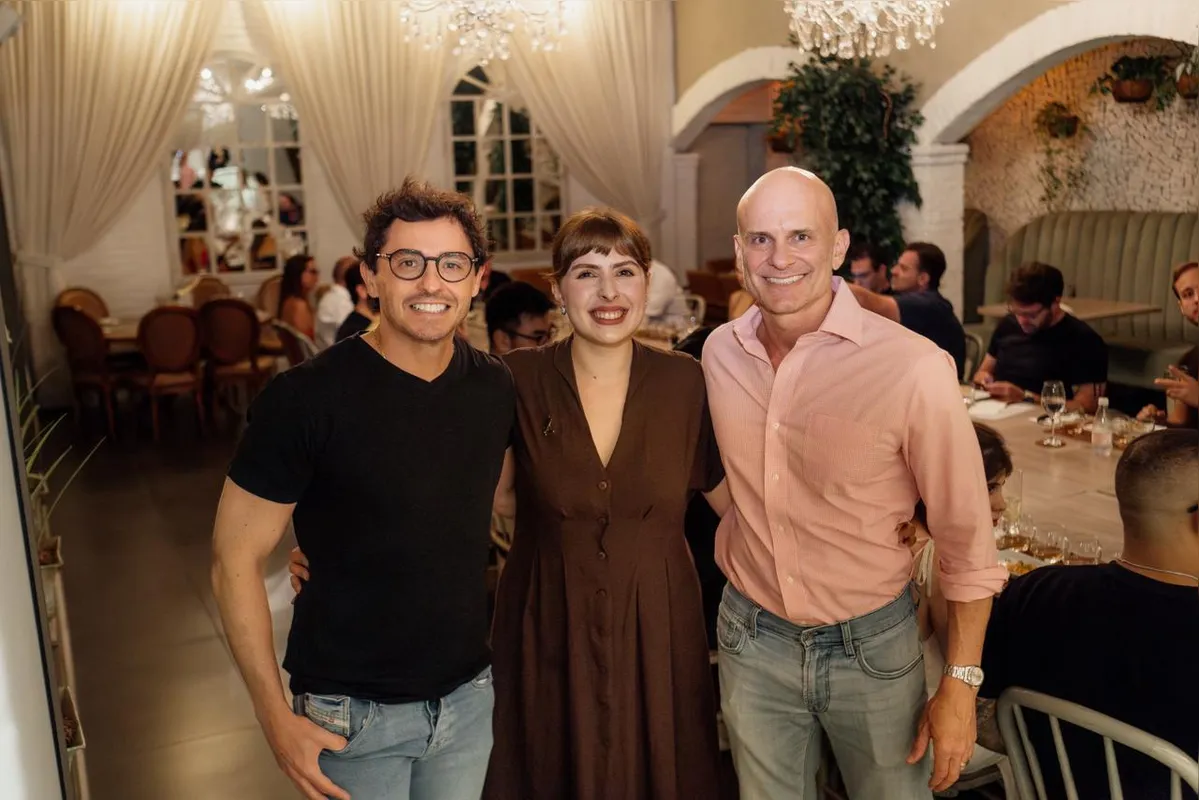 Júlio Cobo, Vitória Kurihata, Carlos Grade