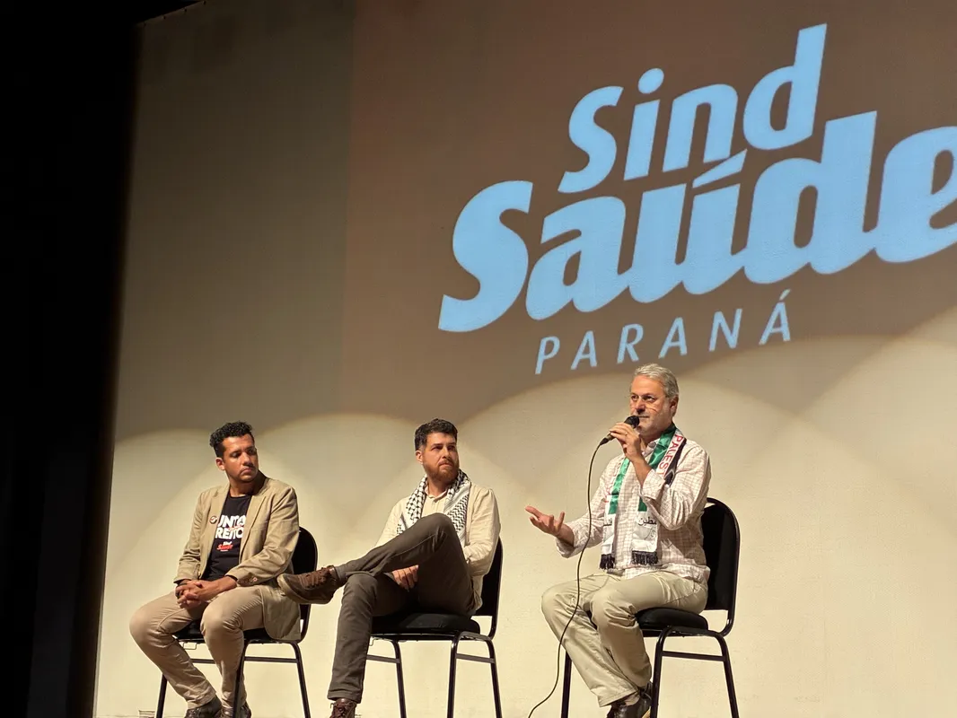 Exibição do filme trouxe a Londrina Ualid Rabah, presidente da Federação Árabe Palestina do Brasil (Fepal) (à direita) e o diretor do documentário Gustavo Castro (no centro), entre outros