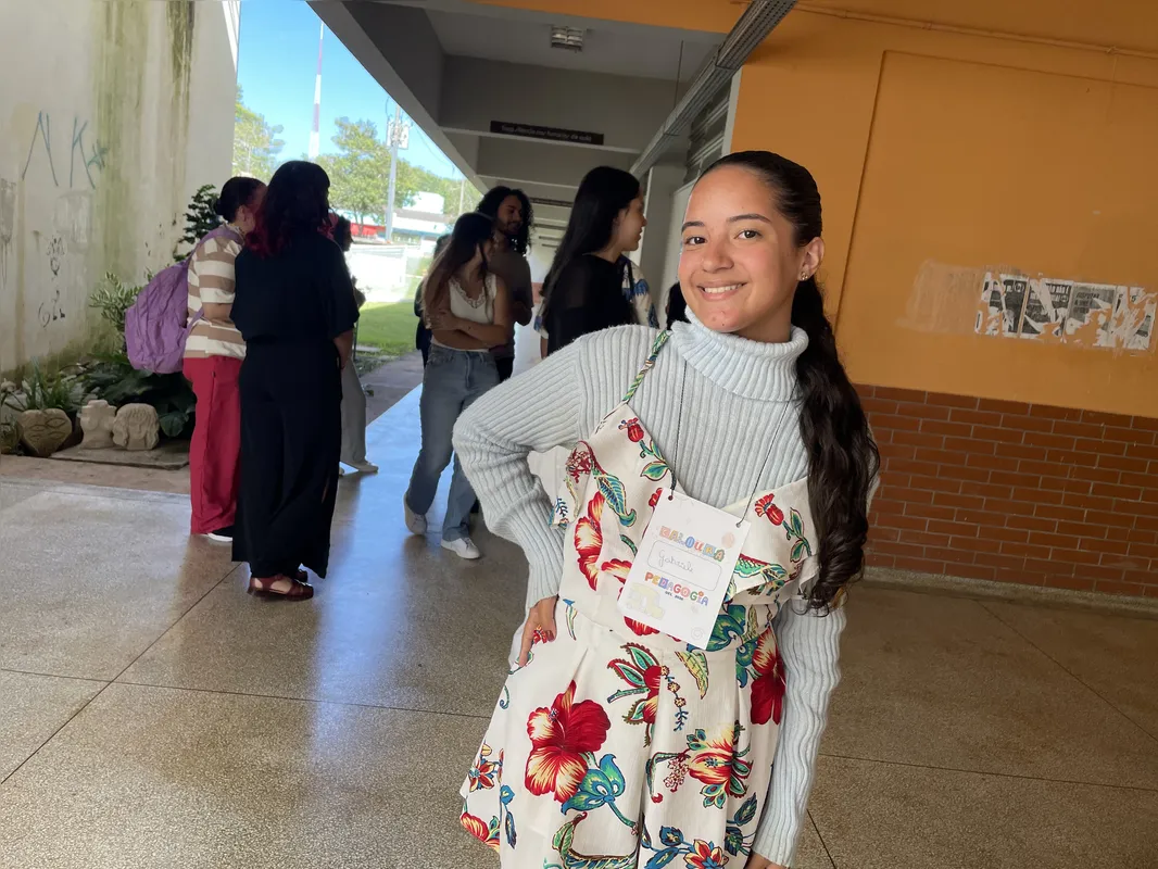 “Parece que eu estudo aqui há muito tempo”, comenta Gabriele de Souza, caloura de pedagogia