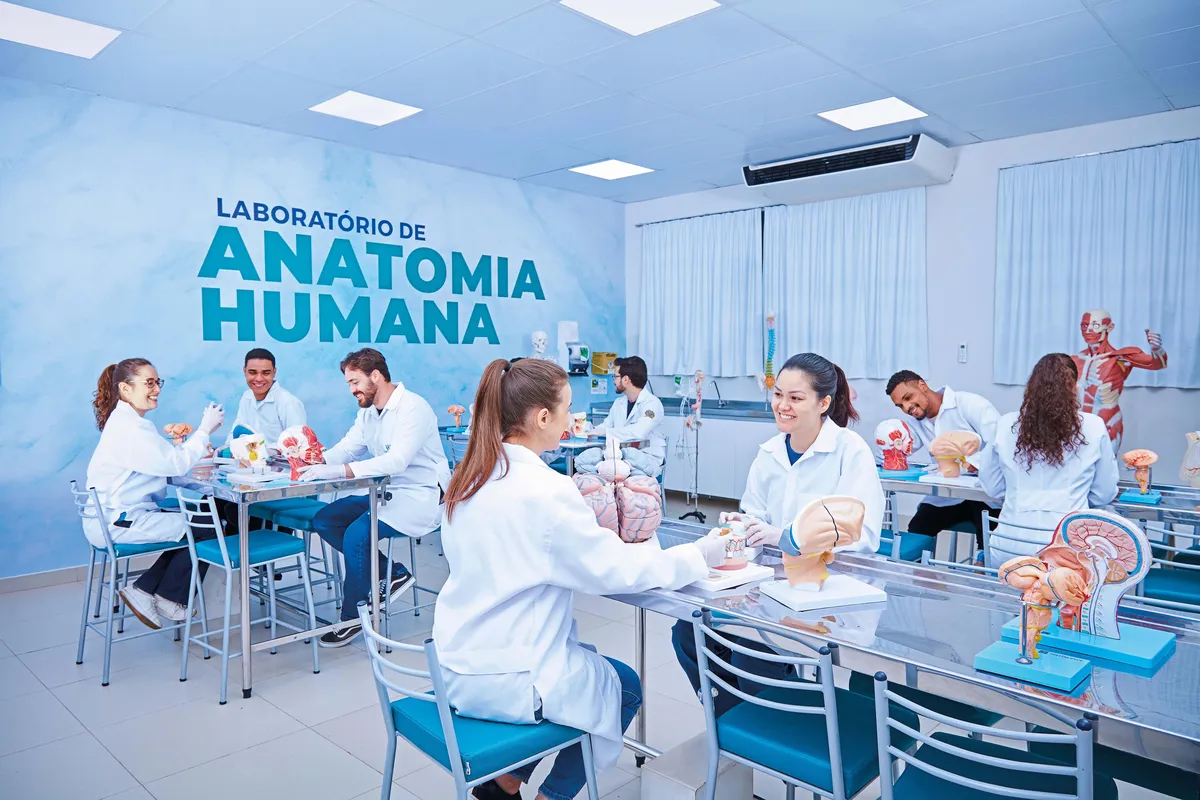 Imagem ilustrativa da imagem UniCesumar lança 13 novas pós-graduações lato sensu em Medicina, com opções EAD e semipresenciais
