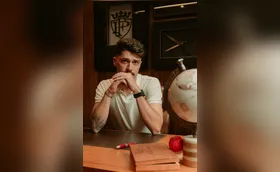 Do futebol à escrita: a trajetória de Caio Garcia