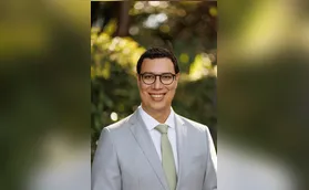 Celebrante, escritor e assessor