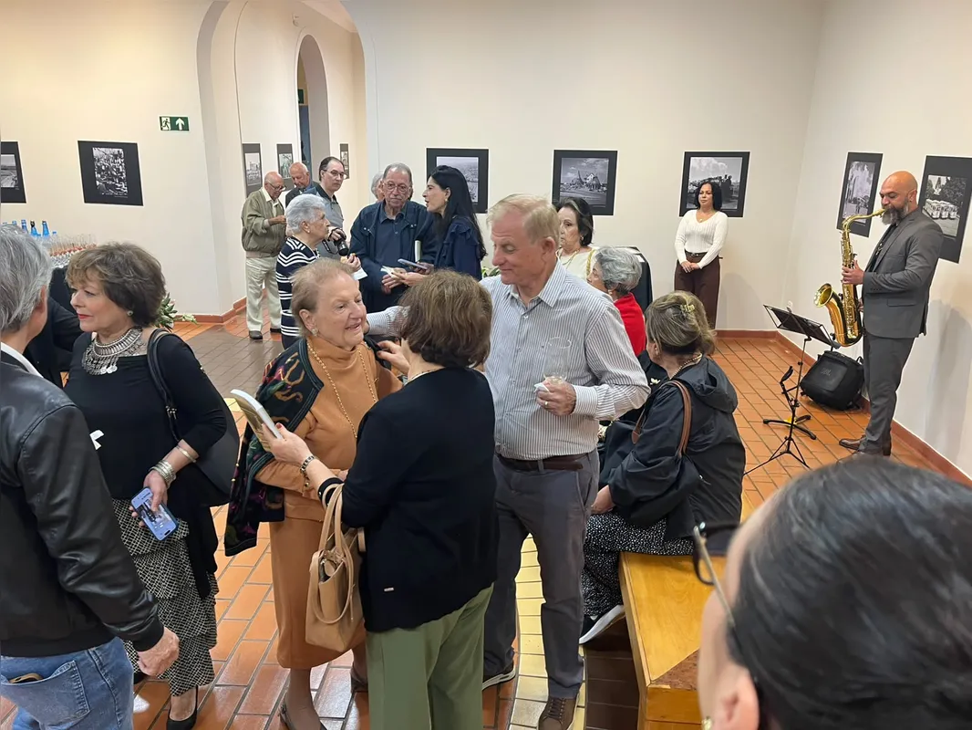 Entre amigos e familiares, a pioneira celebra 96 anos de história