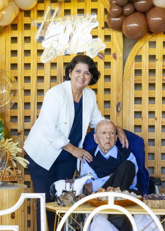 O centenário Benedito de Assis com a filha Lenir de Assis