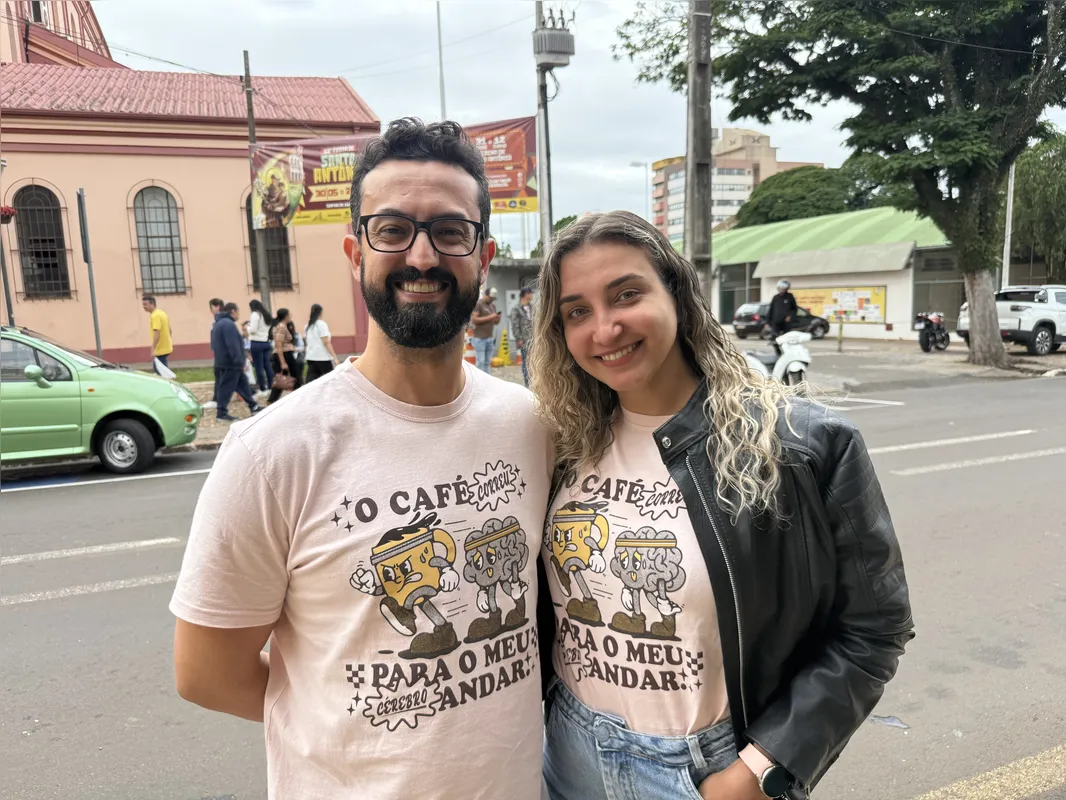 Felipe encontrou uma medalha em seu bolo no ano passado e pediu Paula em casamento em dezembro do mesmo ano