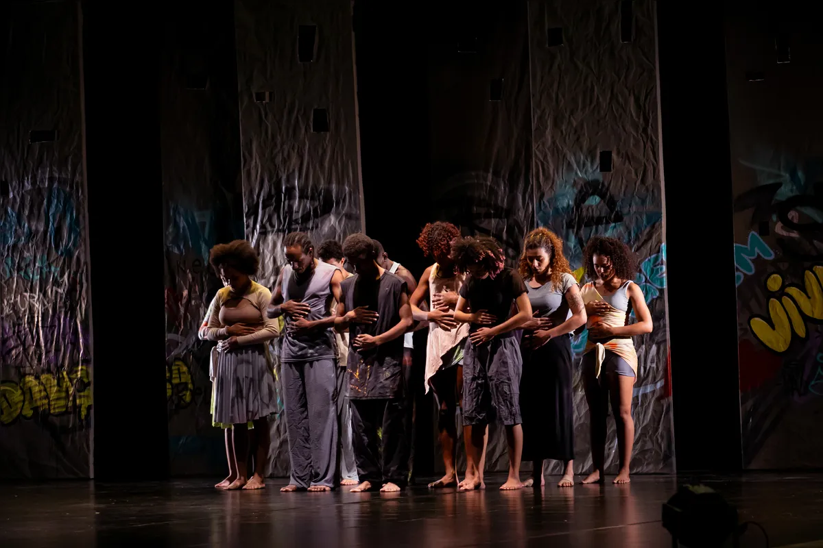 Re-Tinturas, com o Balé Alma Negra, apresenta espetáculo que politiza a dança